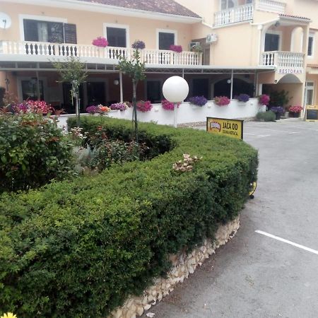 Hotel Pansion Restoran Marin Posedarje Esterno foto