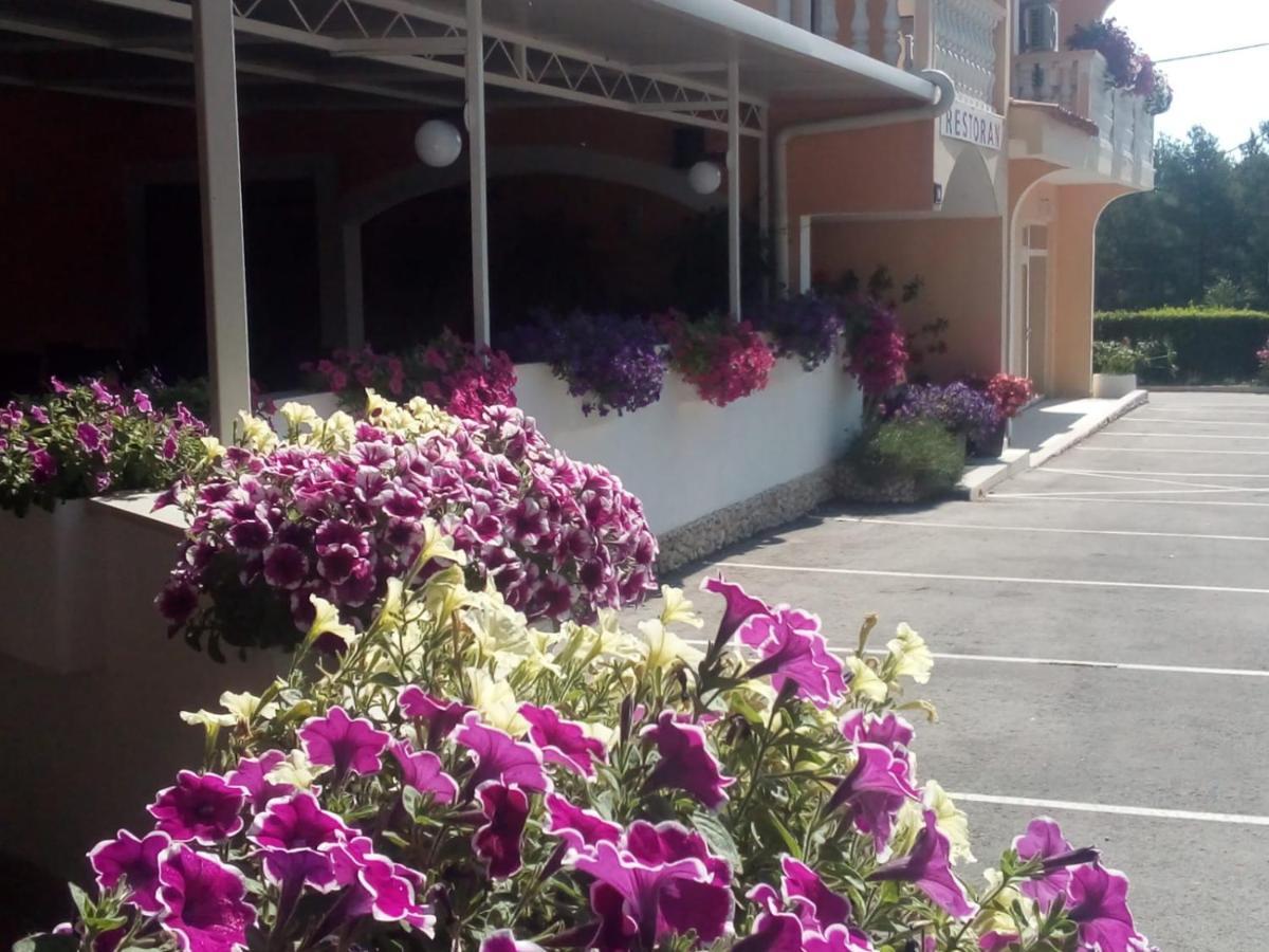 Hotel Pansion Restoran Marin Posedarje Esterno foto